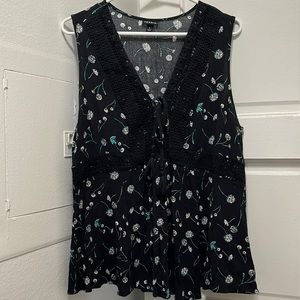 Size 1 Torrid babydoll tank with front tie.